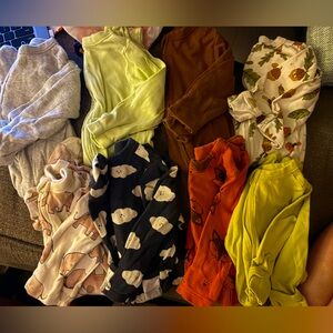 Lot of 8 old navy 0/3 sleepers
